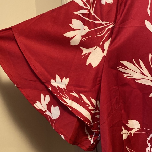 Brand New BloomChic Maroon/White Floral Blouse…size 26 - Picture 3 of 6